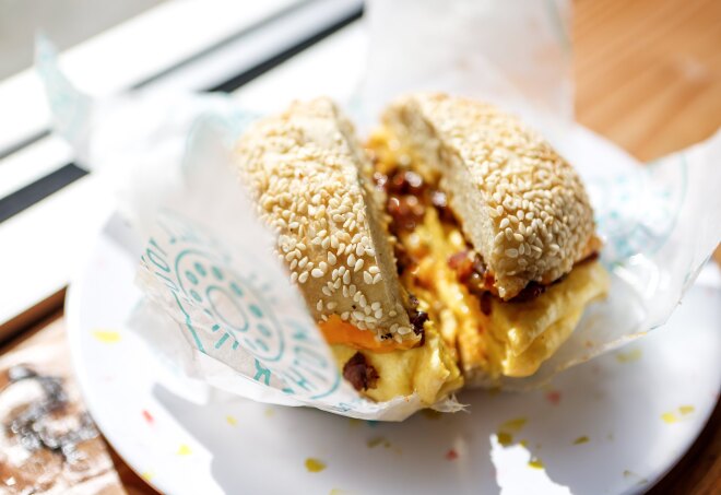 A delicious bagel sandwich