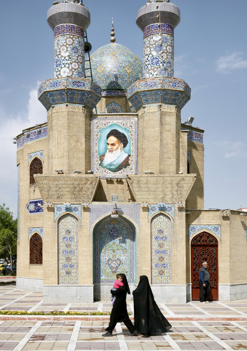 Iran - Kermanschah - Moschee mit Khomeini Mosaik -Hauptstadt der iranischen Provinz Kermanschah - Grenze zum Irak - 05 2014
engl:
Iran - Kermanshah - Mosque with Khomeini mosaic -Hauptstadt the Iranian province of Kermanshah - border with Iraq - 05 2014