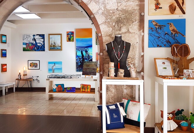 Cosecha, Aruba, shopping, artist, souvenir, design space, jewelry, paintings on driftwood, textiles, sculptures