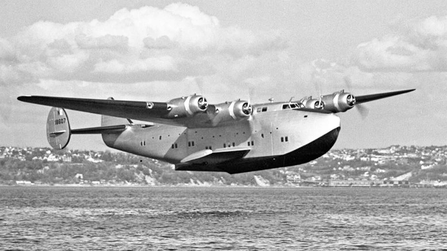 Pan Am's Boeing 314 Clipper planes started flying Atlantic crossings in the 1930s, and featured 14-person dining rooms with full waiter service.
