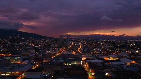 San José at night.