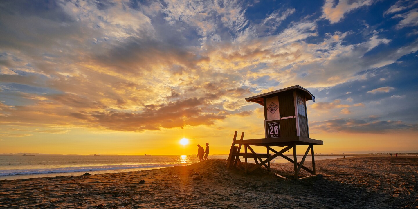 ハンティントンビーチでサイクリング、サーフィン、くつろぎを楽しむ場所