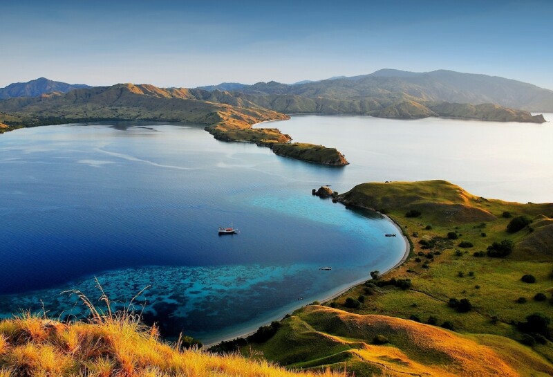 Komodo National Park encompasses the islands of Rincar, Pandar, and Komodo as well as 26 smaller ones.