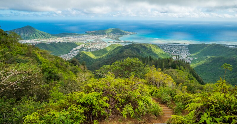 Blue sky over green mountains. Kuliouou Ridge Trail, Hawaii, Oahu