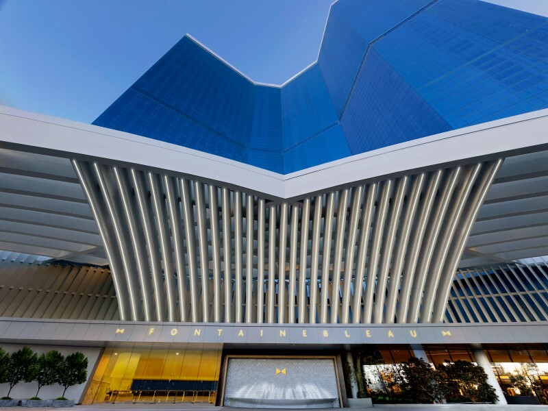 The porte-cochere of the Fontainebleau Las Vegas, with a soaring white ceiling and a gold-lettered sign saying "Fontainebleau"