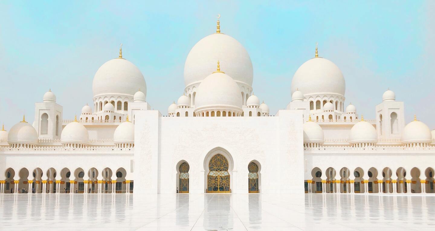 the sheikh zayed grand mosque in Abu Dhabi