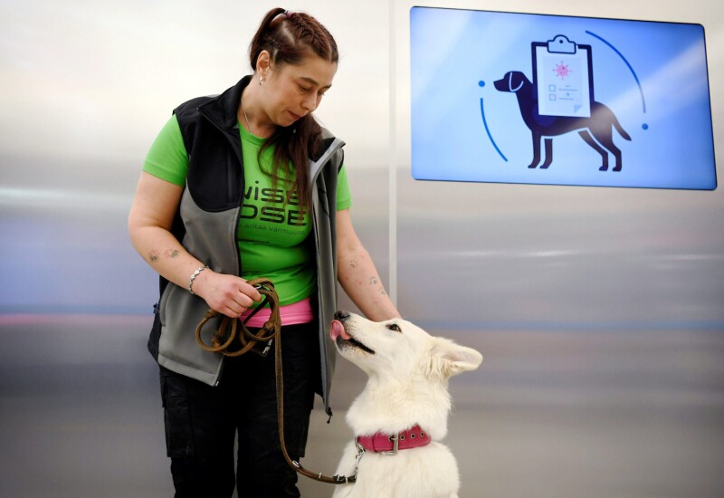 Sniffer dog E.T. with trainer Anette Kare at the Helsinki airport