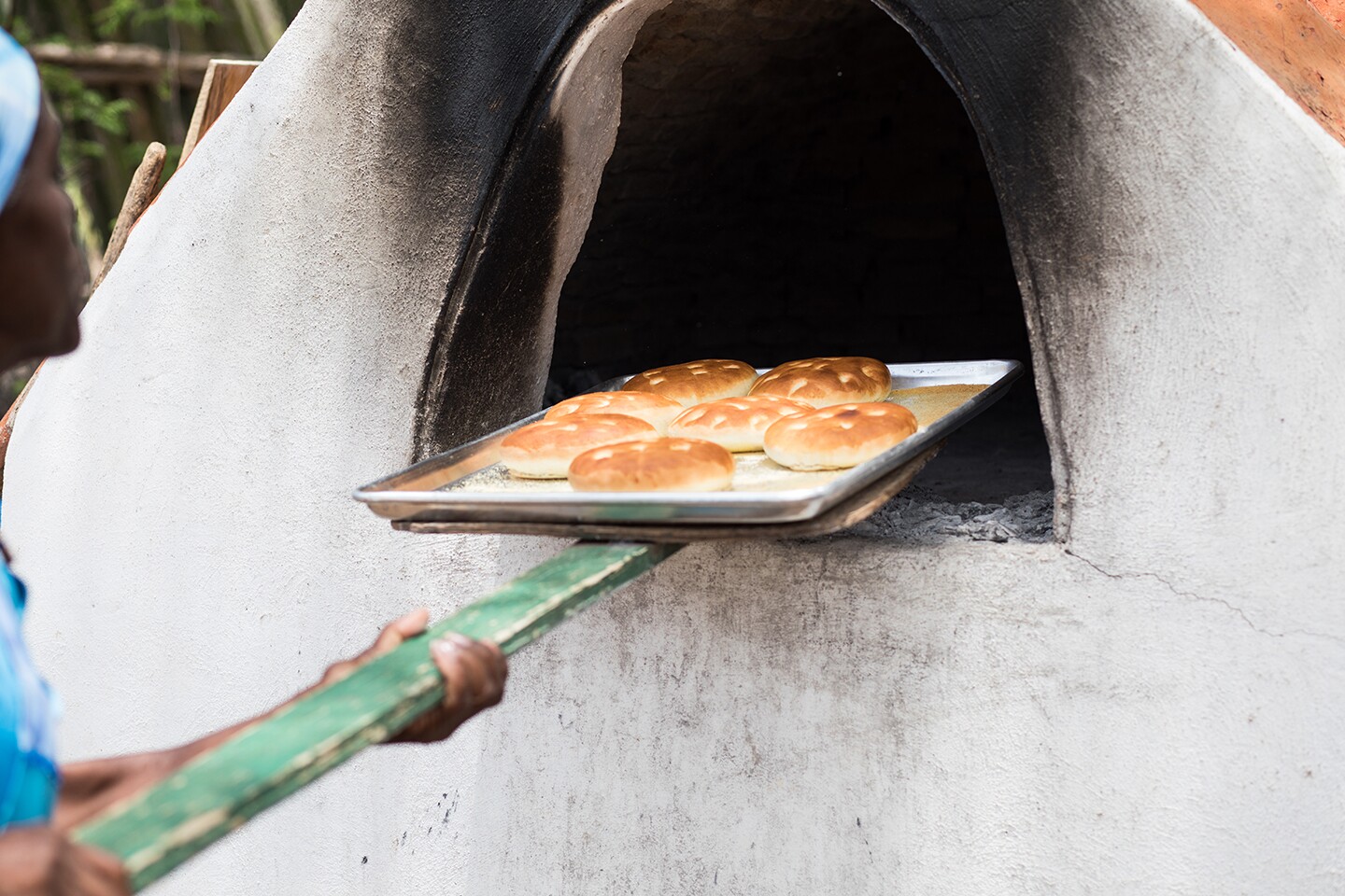 Learn to bake traditional Afro-Curaçaoan bread at the Kas di Pal’I Maishi museum.