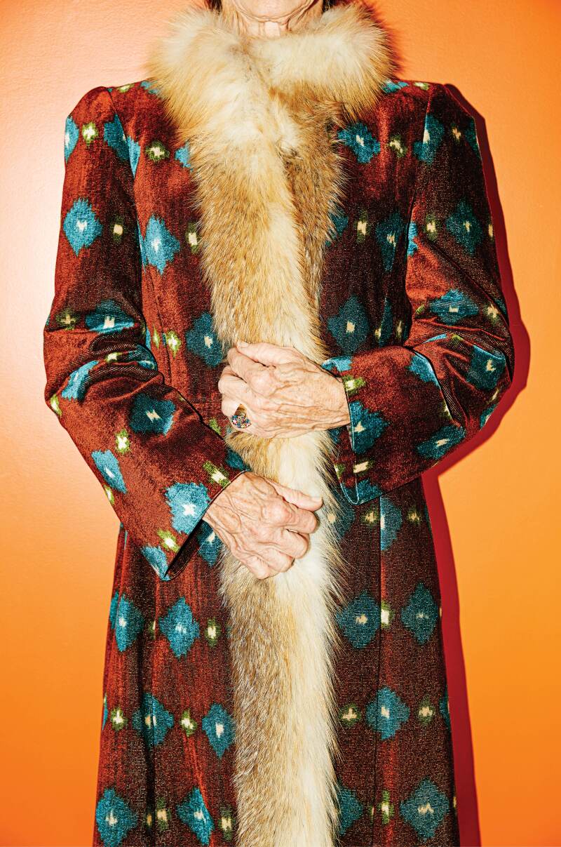 Iris wore this Oscar de la Renta coat with fur trim to see “Carmen” at La Scala in Milan.