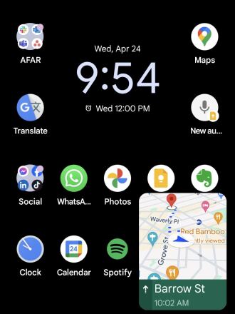 Google Maps screenshot of a phone showing Glanceable Directions feature, which is a minimap and directional arrow on your lock screen