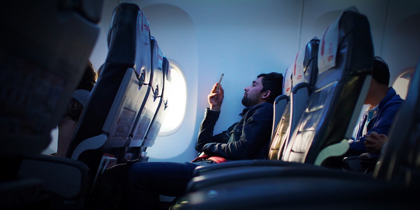 What Really Happens if You Don’t Switch Your Phone to “Airplane Mode” In-Flight