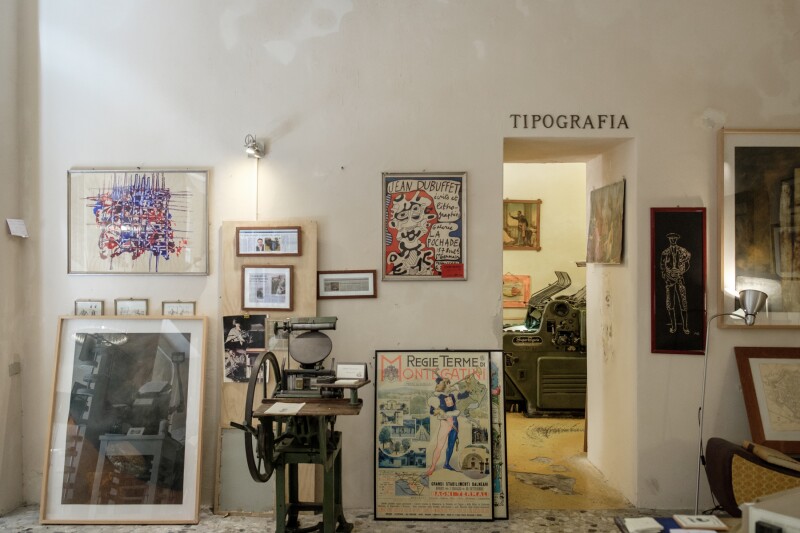 Antica Tipografia Biagini in Lucca, where owner Matteo Valesi crafts bookplates, books, and stationery.