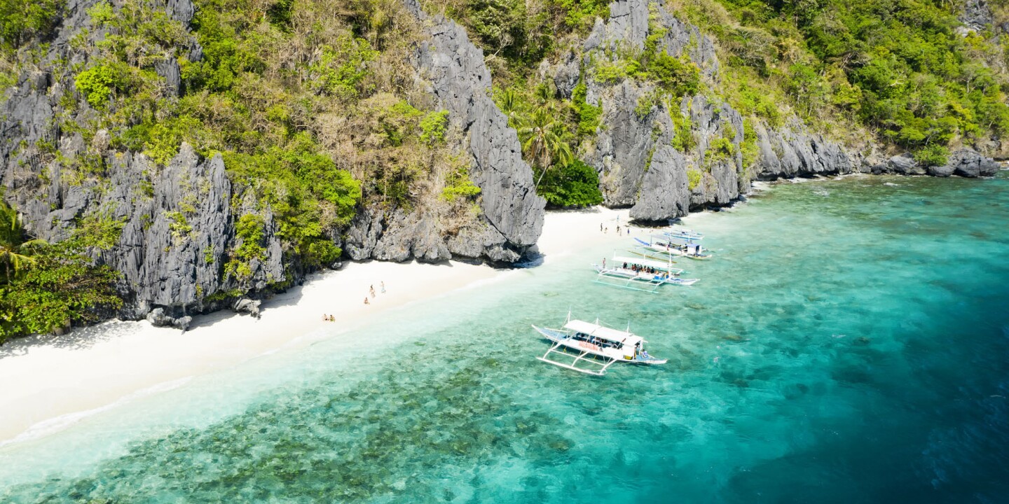 7 meilleures plages du monde en ce moment, avec des rochers enflammés, des eaux protégées et une île où vous pouvez marcher