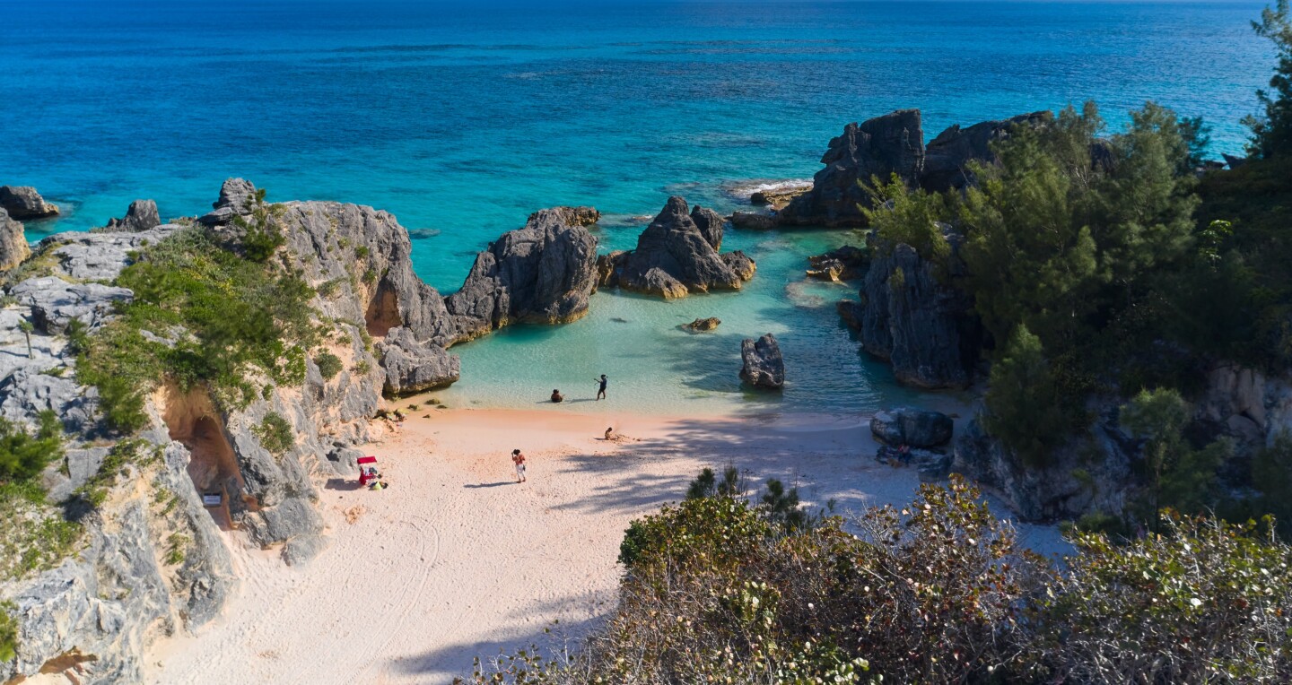 A hive view of the ocean and cove surrounding Bermuda's Horseshoe Bay Beach