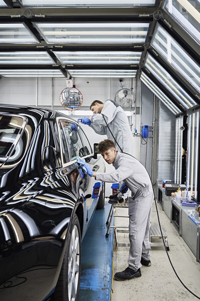 Rolls-Royce employs 1,800 staff members at the manufacturing plant.