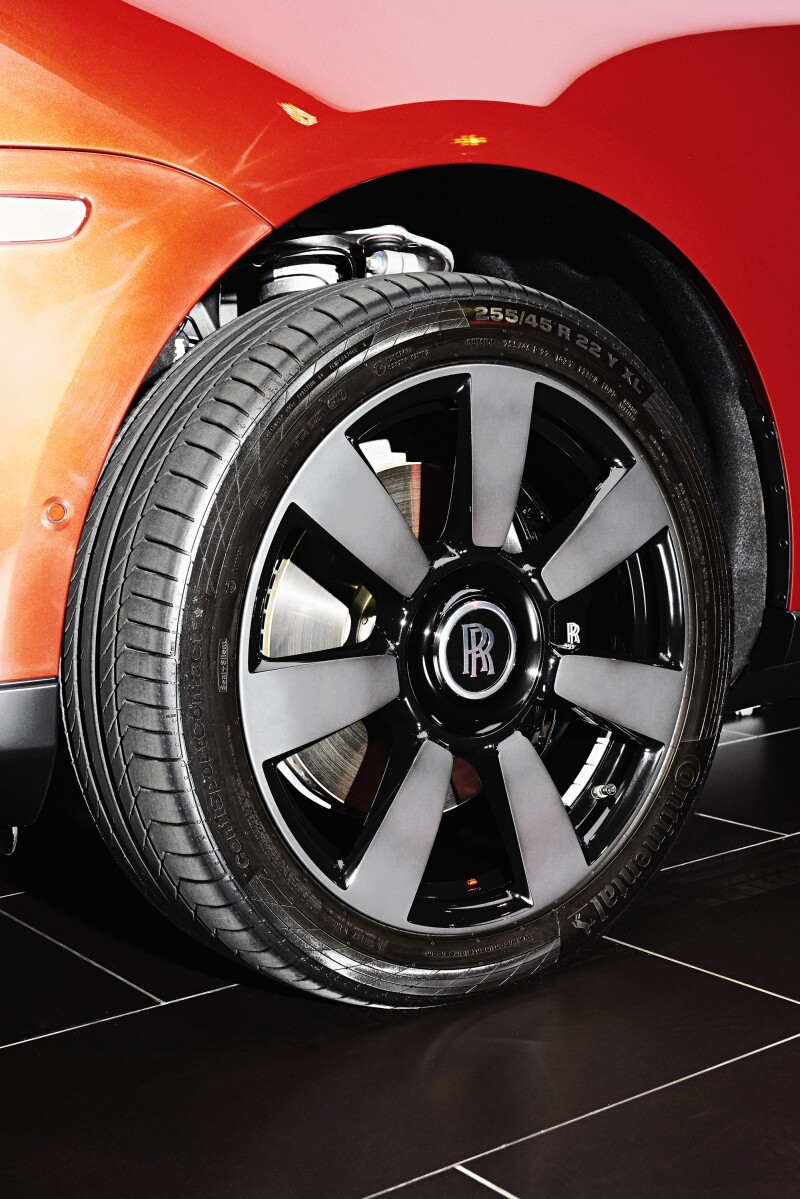 A Rolls-Royce gets its wheels.