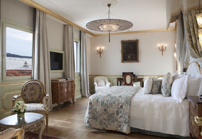 8_San_Giorgio_Terrace_Suite_Master_Bedroom.jpg