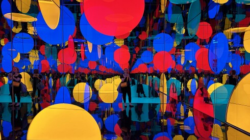 Yayoi Kusama "Dreaming of Earth’s Sphericity, I Would Offer My Love" (2023)