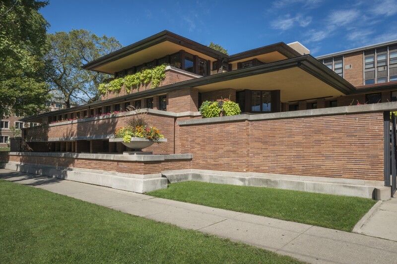 The Robie House is a prime example of Wright’s early prairie style.