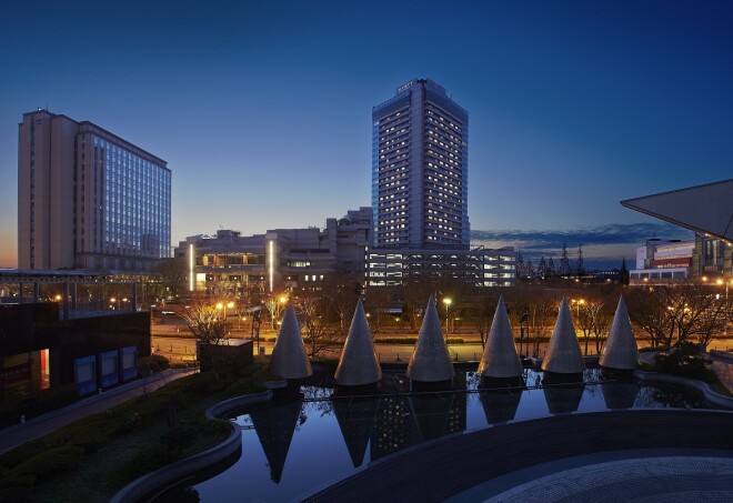 Hyatt_Regency_Osaka_exterior.jpg