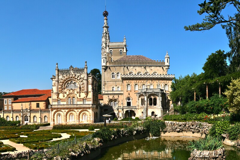 The Palace Hotel do Bussaco’s ornate architectural style is known as Manueline, or Portuguese late Gothic.