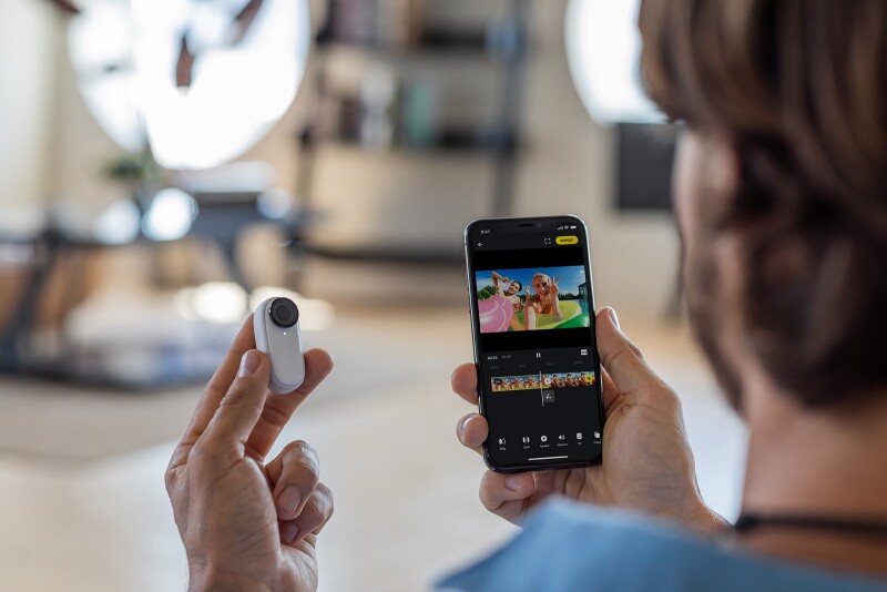 The app easily connects to the camera via BlueTooth and WiFi, and can also be used as a remote control.