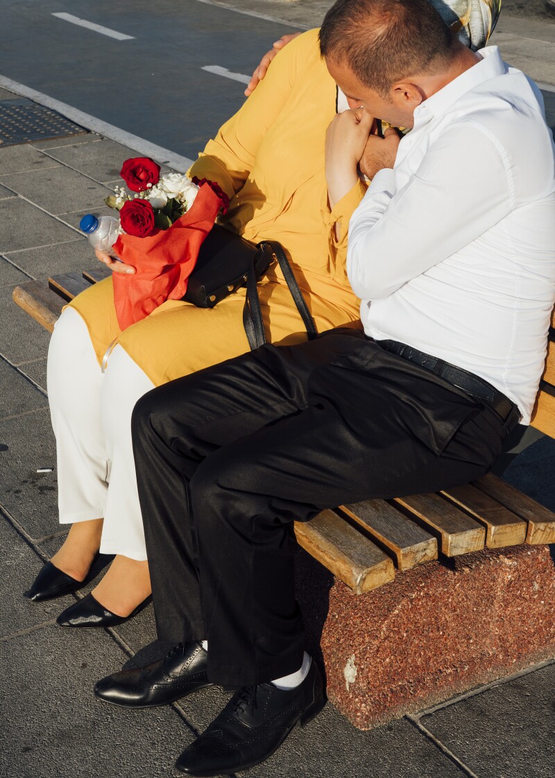 A tender moment on Üsküdar’s main boardwalk.
