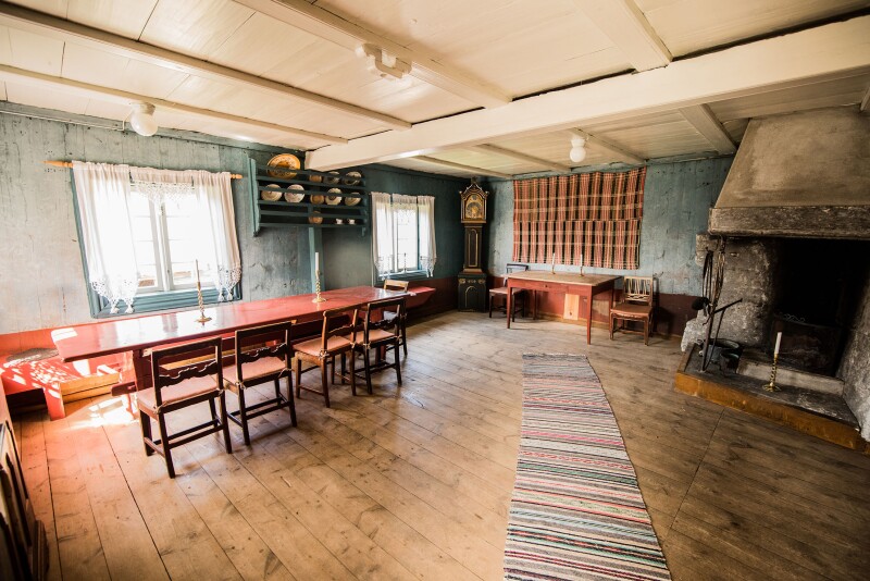 Weary travelers can rest their heads at a variety of accomodations along the trail, from sheltered campsites to historic farmhouses like Budsjord Pilegrimsfarm.