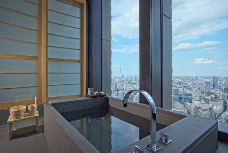 Aman_Tokyo_-_Aman_Suite_Bathroom-scr.jpg