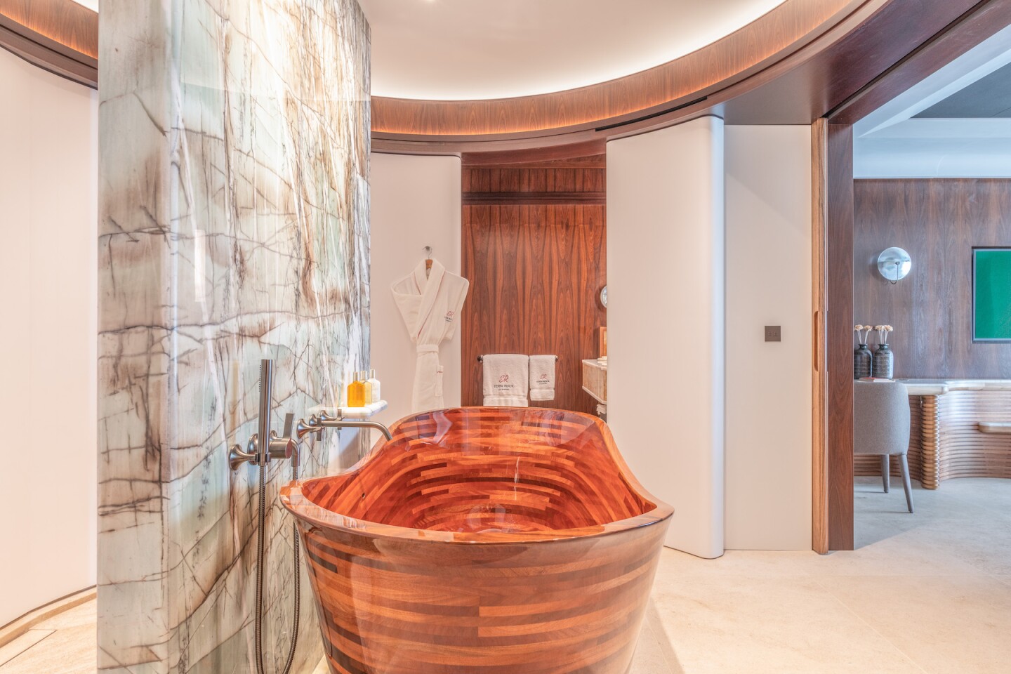 A new bathtub in Villa Rockstar