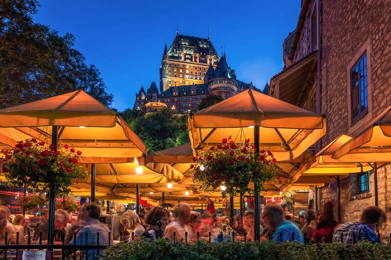 Diners al fresco in Québec City