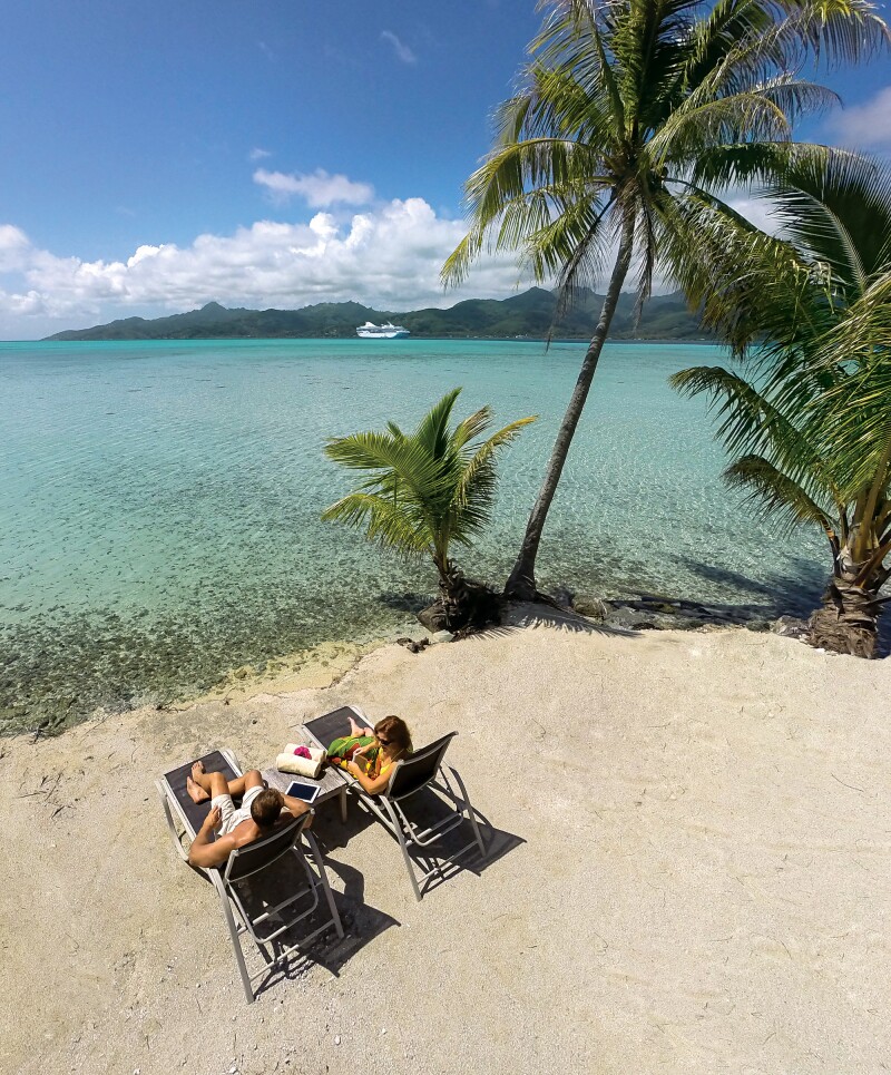 Enjoy a day on our private islet, Motu Mahana, off the coast of Taha'a, featuring snorkeling, watersports, complete with barbecue, full bar service and Polynesian hospitality