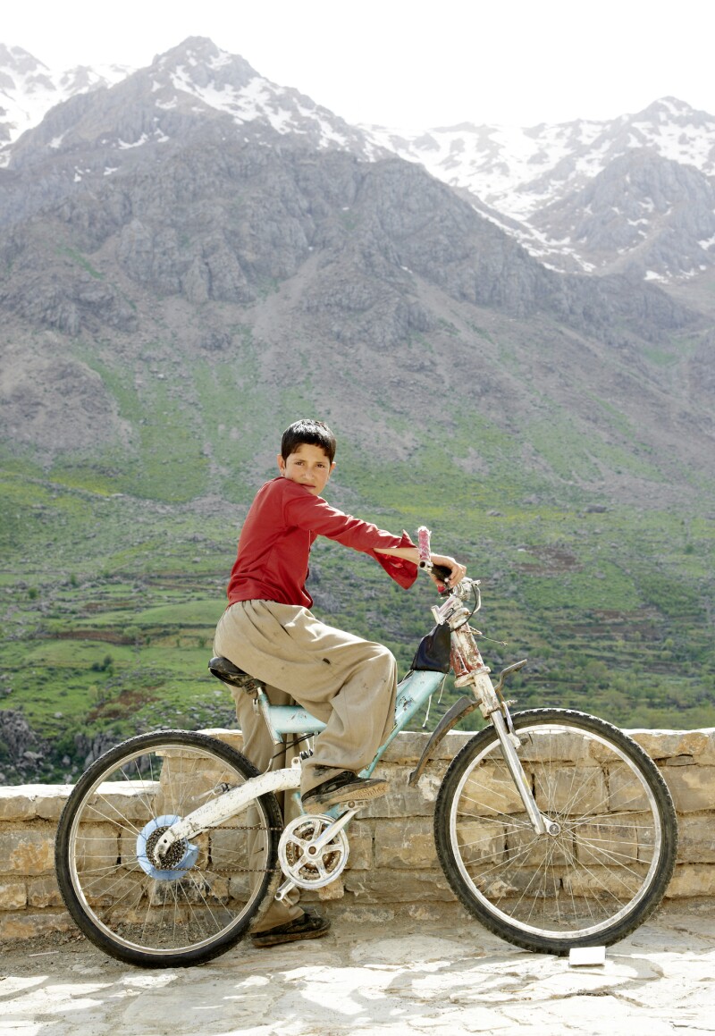 Iran - Oraman - Zagros Mountains - Zagros-Gebirge - Kurdistan - Junge mit Fahrrad - 05 2014
engl.:
Iran - Zagros Mountains - Zagros Mountains -Kurdistan kids on a mountain bike - 05 2014