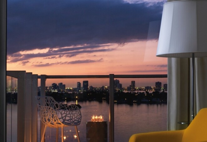 Mondrian_Guestroom_balcony.jpg