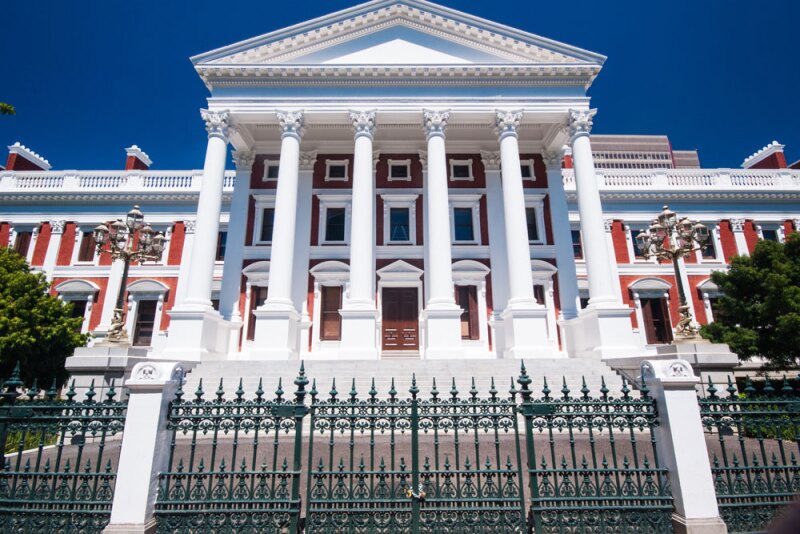 Located on one of the country’s oldest wine farms, the South African Museum is home to fascinating historical wine cellars.
