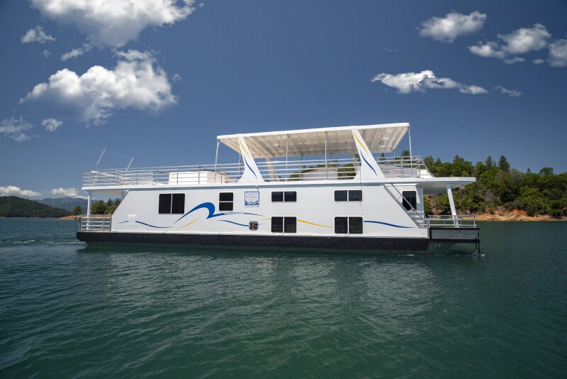 Cruise around Lake Shasta in this 20-foot houseboat.
