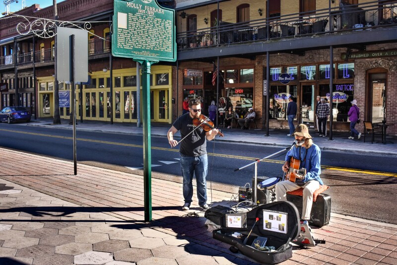 Guitarist and violinist playing on sidewalk on Seventh Avenue