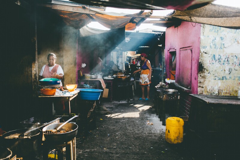 At Mercado Bazurto in Cartagena, Colombia, Jamadi frames this shot around light pouring in from the open canopy above.