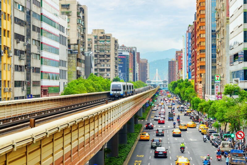 Almost all of the Taipei expats who were surveyed reported satisfaction with the city’s local transportation.