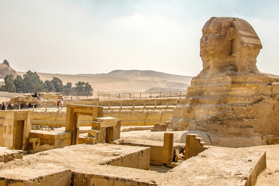 Pyramids-of-Giza-joshua-michaels-unsplash.jpg