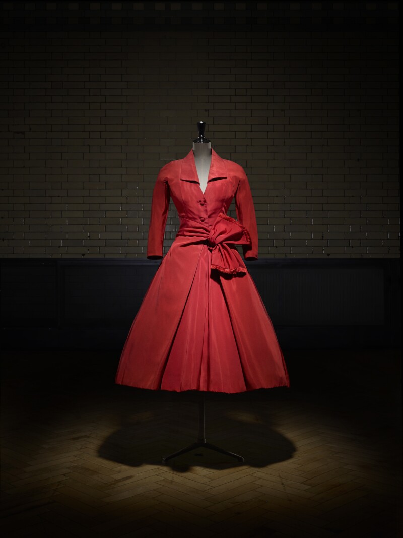 Écarlate afternoon dress, Autumn-Winter 1955, Christian Dior Haute Couture collection.